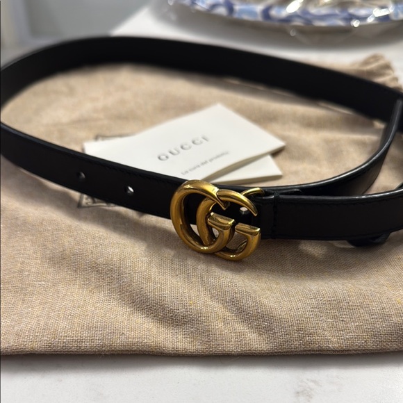 Gucci Black and Gold Designer Belt with Iconic Logo - Picture 1 of 4